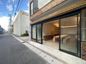 【施工事例】西濃印刷 ヒトノワスタジオ特注タイル - オリジナルタイル・オーダーメイドタイル製作のタイルメイド