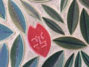 【施工事例】クリニックのロゴ特注タイル｜エントランスを彩る「桜タイル」製作 - オリジナルタイル・オーダーメイドタイル製作のタイルメイド